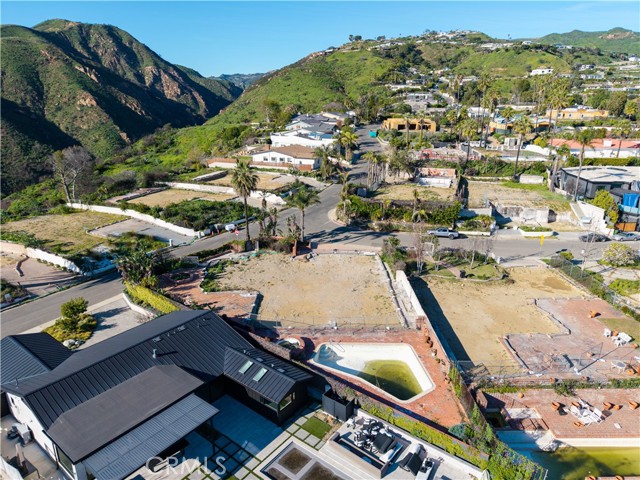 Detail Gallery Image 4 of 16 For 800 El Oro, Pacific Palisades,  CA 90272 - – Beds | – Baths