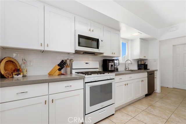 Detail Gallery Image 8 of 21 For 13708 El Espejo Rd, La Mirada,  CA 90638 - 3 Beds | 2 Baths
