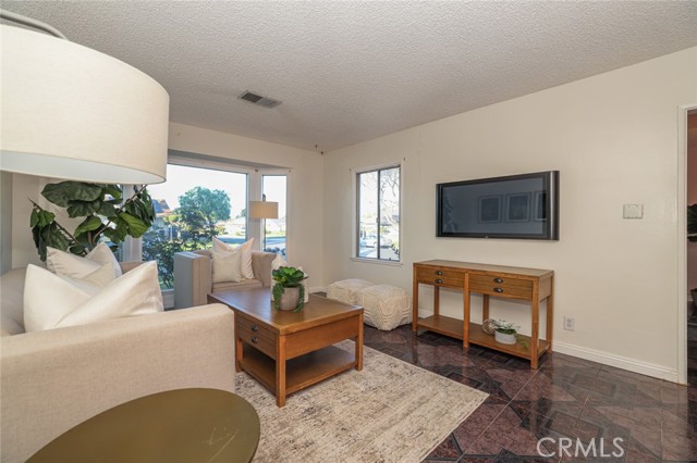 Detail Gallery Image 5 of 35 For 7838 Comolette St, Downey,  CA 90242 - 3 Beds | 1/1 Baths