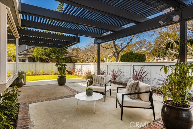 11 Thunder Trail, Irvine CA: https://media.crmls.org/medias/2adc6e9e-e97c-4761-999d-82e793a16592.jpg