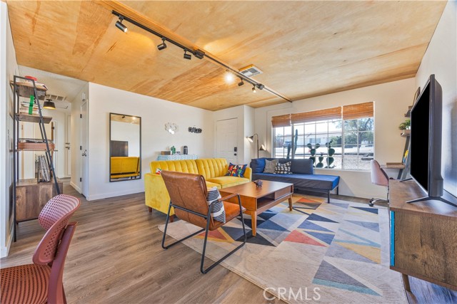 Detail Gallery Image 3 of 22 For 6123 Scenic, Joshua Tree,  CA 92252 - 3 Beds | 1 Baths