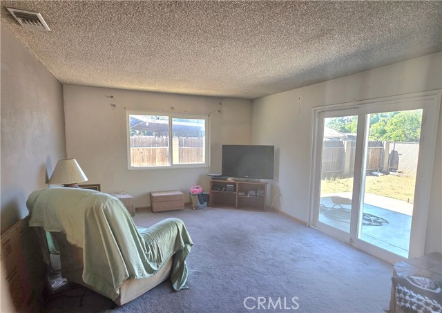 Detail Gallery Image 7 of 29 For 9906 Cypress Ave, Fontana,  CA 92335 - 3 Beds | 2 Baths