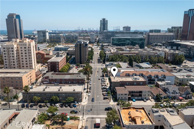 327 Chestnut Avenue, Long Beach CA: https://media.crmls.org/medias/2adc9c81-ea6b-41f8-8a6e-5a0e896084ee.jpg