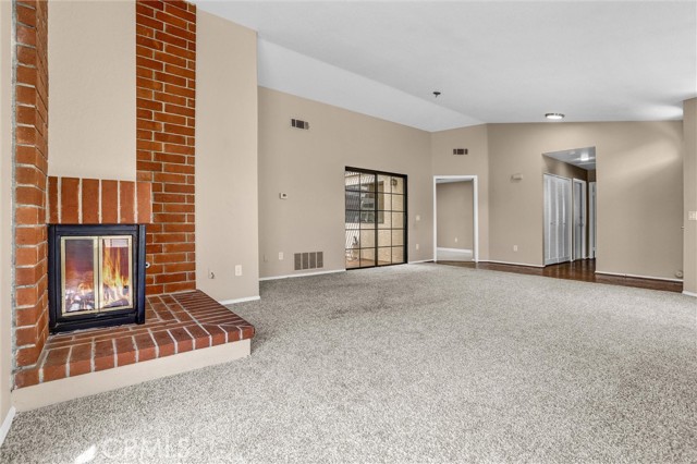 Detail Gallery Image 3 of 6 For 748 Wind Willow Way, Simi Valley,  CA 93065 - 2 Beds | 2 Baths