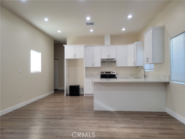 Detail Gallery Image 6 of 25 For 21753 Romar St, Chatsworth,  CA 91311 - 2 Beds | 2 Baths