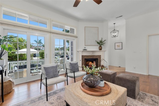 Detail Gallery Image 1 of 20 For 515 S Broadway #B,  Redondo Beach,  CA 90277 - 2 Beds | 2/1 Baths