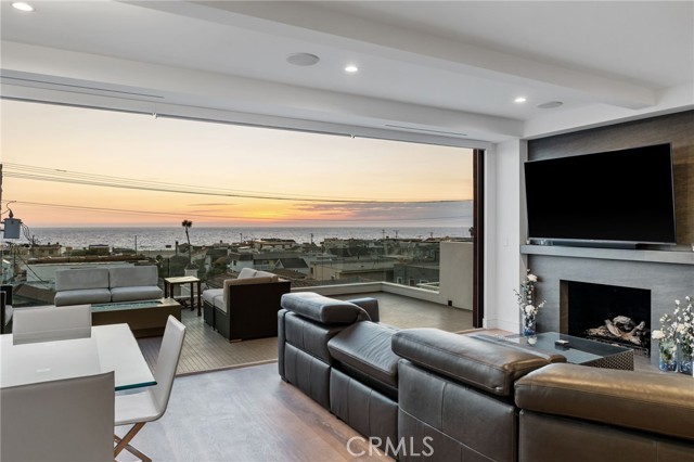 1737 Manhattan Avenue, Hermosa Beach CA: https://media.crmls.org/medias/2ae016d5-4645-4b8d-b4ba-c62457cfec65.jpg