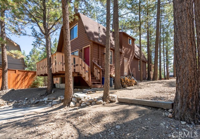 Detail Gallery Image 2 of 32 For 320 Hilltop Ln, Big Bear City,  CA 92314 - 2 Beds | 2 Baths