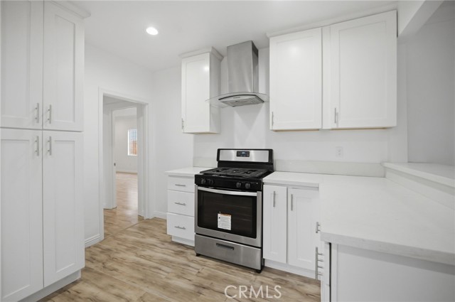 Detail Gallery Image 12 of 44 For 1345 W 51st Pl, Los Angeles,  CA 90037 - 6 Beds | 3 Baths