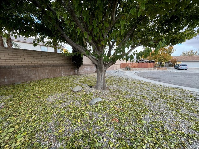 Detail Gallery Image 2 of 26 For 37904 Debra Ann Pl, Palmdale,  CA 93550 - 3 Beds | 2 Baths