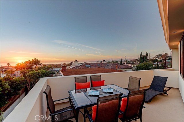 934 Duncan Avenue, Manhattan Beach, California 90266, 5 Bedrooms Bedrooms, ,4 BathroomsBathrooms,Residential,Sold,Duncan,SB17006848