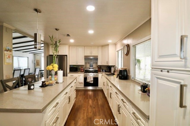 731 Glenlake Drive, Placentia CA: https://media.crmls.org/medias/2ae31089-e066-4481-9159-4319c09c5148.jpg