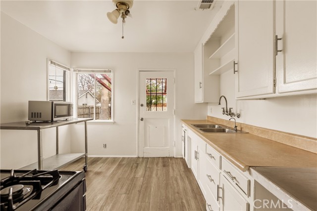 Detail Gallery Image 6 of 16 For 6916 Wystone Ave, Reseda,  CA 91335 - 2 Beds | 1 Baths