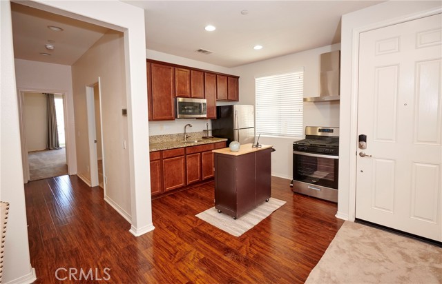 4049 Running Oak Lane, San Bernardino CA: https://media.crmls.org/medias/2ae3c21c-1ceb-4a6d-b661-e9529ef63a26.jpg