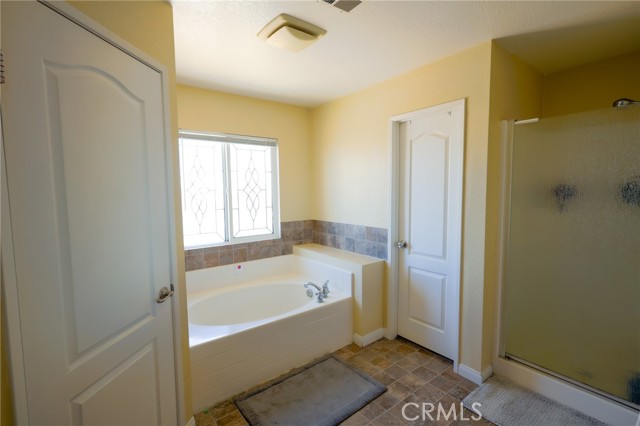 Detail Gallery Image 8 of 15 For 17036 Mastodon Pl, Victorville,  CA 92394 - 3 Beds | 2/1 Baths