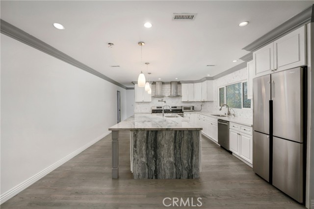 6059 Vantage Avenue, Valley Glen CA: https://media.crmls.org/medias/2ae4302f-8c32-4447-8340-2b49caa823a2.jpg