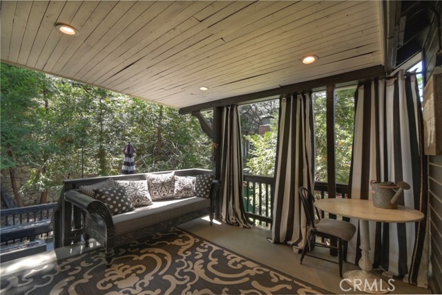 Image 32 of 38 For 533 Sunderland Court