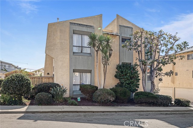Detail Gallery Image 1 of 1 For 2520 Ruhland Ave #B,  Redondo Beach,  CA 90278 - 2 Beds | 1/1 Baths