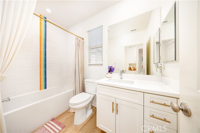 Detail Gallery Image 8 of 42 For 126 Sunnyside, Irvine,  CA 92618 - 2 Beds | 2 Baths