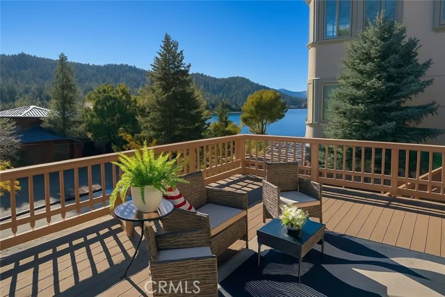 Detail Gallery Image 3 of 28 For 39050 Willow Landing, Big Bear Lake,  CA 92315 - 2 Beds | 2/1 Baths