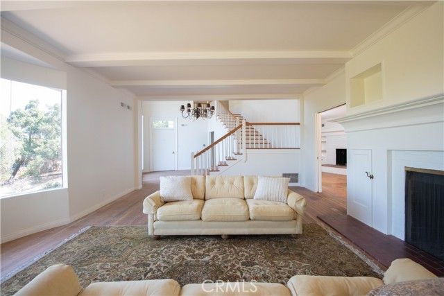 2475 Sunset Drive, Riverside CA: https://media.crmls.org/medias/2ae75c0d-e6db-4c1f-b303-d706f56c80cc.jpg