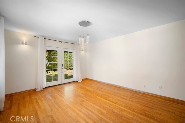 2225 East Glenoaks Boulevard photo 18