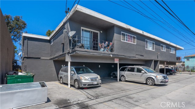 1850 Gardenia Avenue, Long Beach CA: https://media.crmls.org/medias/2ae7bae8-7968-4878-9ec9-a07f8fac28da.jpg