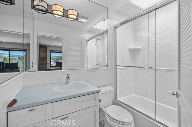 428 Cypress Drive, Laguna Beach CA: https://media.crmls.org/medias/2ae7e0c1-7099-477c-ba35-7d2e5026339b.jpg