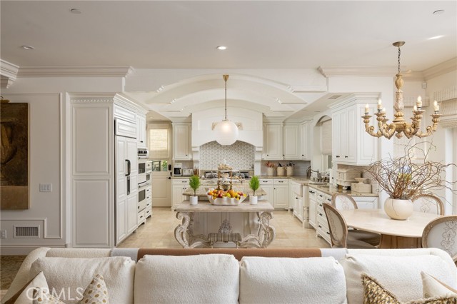 Detail Gallery Image 6 of 38 For 16111 Santa Barbara Ln, Huntington Beach,  CA 92649 - 4 Beds | 5/1 Baths