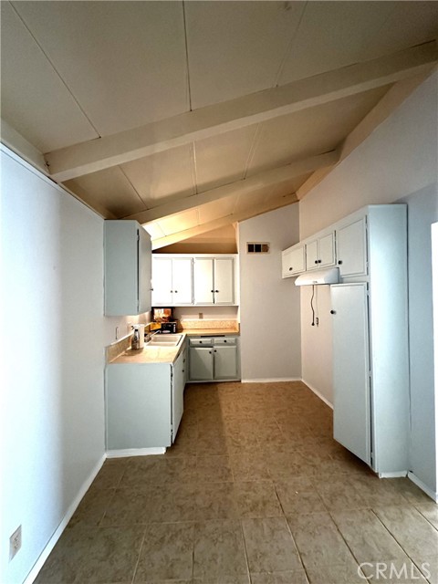 8616 N Loop Boulevard, California City CA: https://media.crmls.org/medias/2ae8fe62-6187-48f2-8f5d-4f0f1d27a671.jpg