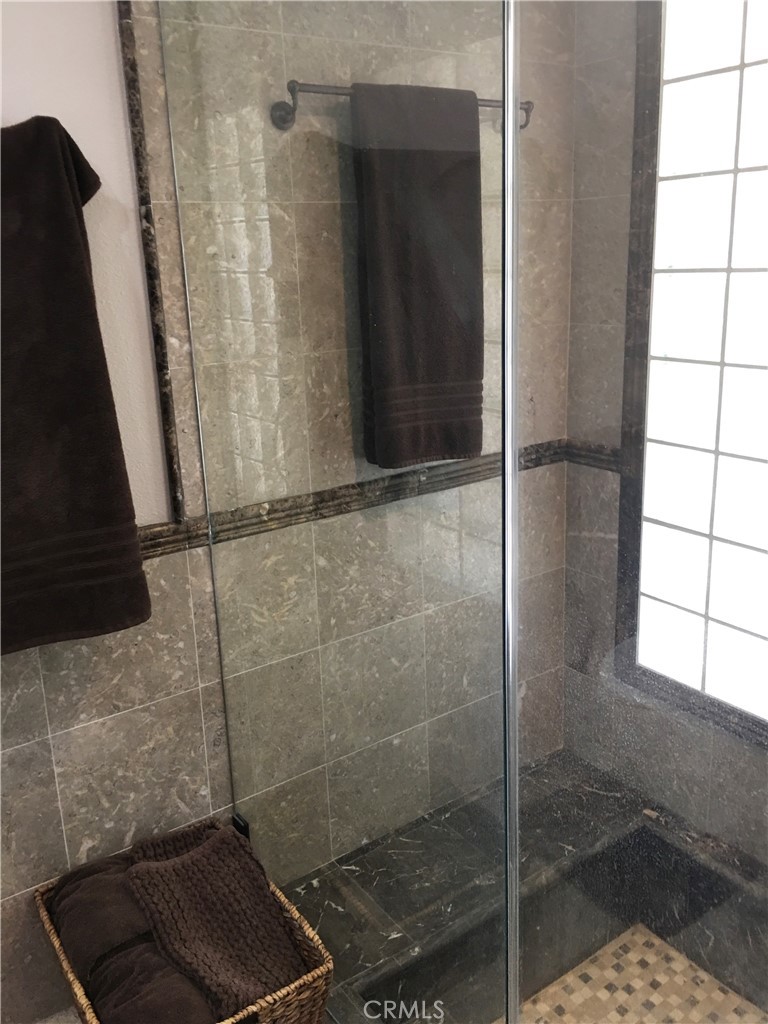 https://media.crmls.org/medias/2ae9d5f8-9ca4-4bdf-84f1-79e965bf7665.jpg?preset=X-Large