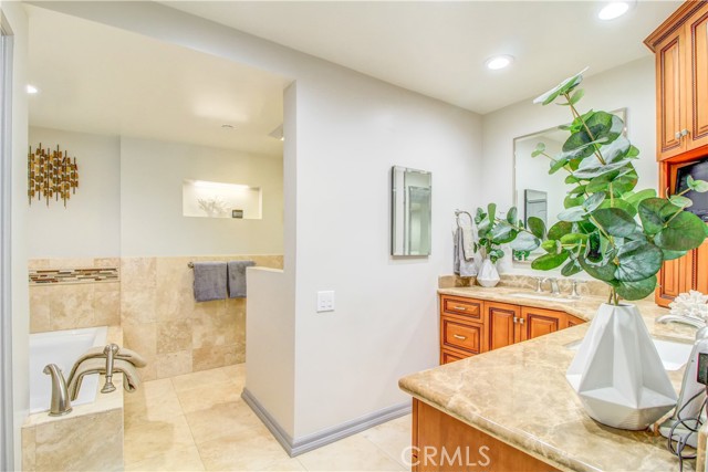 512 Esplanade, Redondo Beach, California 90277, 2 Bedrooms Bedrooms, ,1 BathroomBathrooms,Residential,Sold,Esplanade,SB22094646