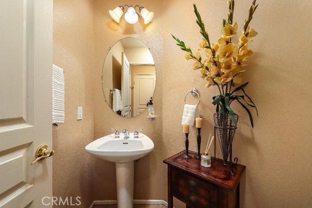 Detail Gallery Image 5 of 21 For 27635 Elkwood Ln, Castaic,  CA 91384 - 4 Beds | 2/1 Baths