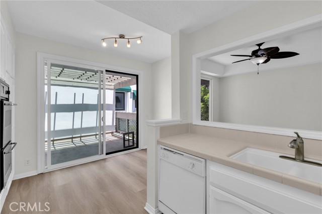 19562 Pompano Lane, Huntington Beach CA: https://media.crmls.org/medias/2aeaf29c-17ec-435c-9645-ba4d605efa86.jpg