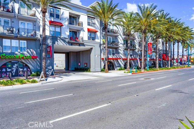 Detail Gallery Image 2 of 53 For 1801 E Katella #3051,  Anaheim,  CA 92805 - 2 Beds | 2 Baths