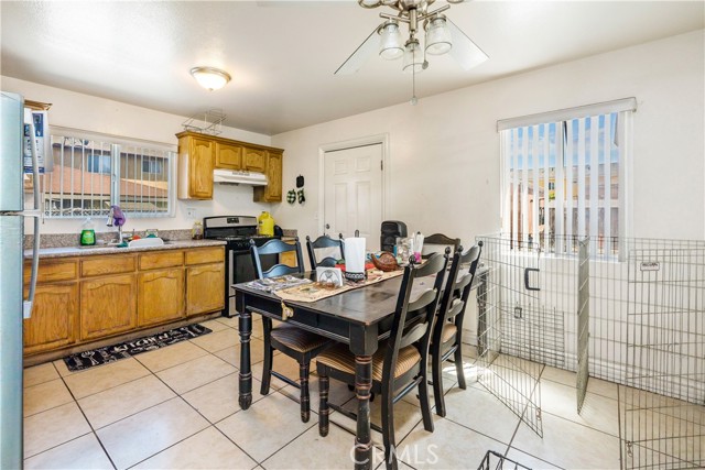 Detail Gallery Image 9 of 10 For 660 W 94th St, Los Angeles,  CA 90044 - – Beds | – Baths