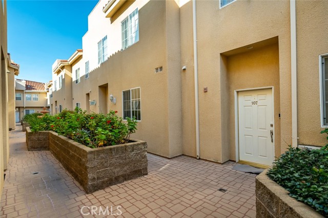 Detail Gallery Image 40 of 43 For 3960 Pennsylvania Ave #107,  La Crescenta,  CA 91214 - 3 Beds | 2/1 Baths