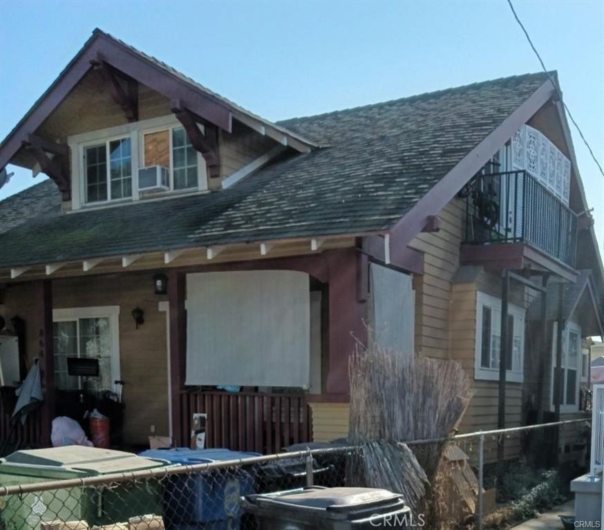 860 W 43rd Place