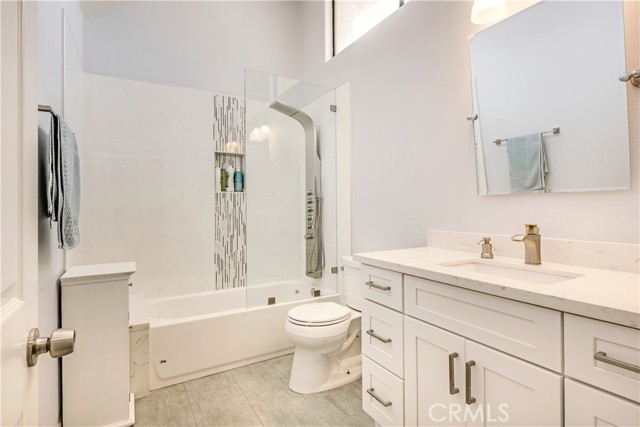 Detail Gallery Image 4 of 28 For 16 Monterey Ct, Manhattan Beach,  CA 90266 - 3 Beds | 3 Baths