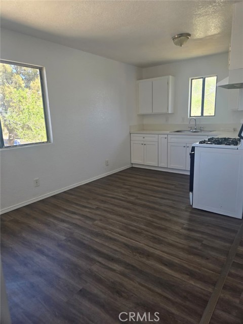 Detail Gallery Image 4 of 12 For 15879 Edwin St, Mojave,  CA 93501 - – Beds | – Baths