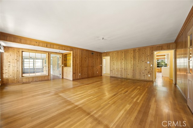 85 S San Rafael Avenue, Pasadena CA: https://media.crmls.org/medias/2aee1d31-3fd4-4f1d-b1f5-e4197be58015.jpg