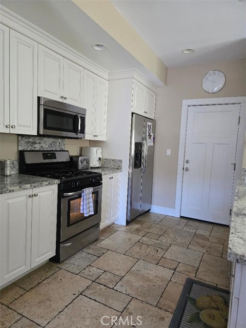 2317 Apple Avenue, Torrance CA: https://media.crmls.org/medias/2aeefd21-35cc-4ced-835b-fa8397912890.jpg