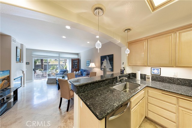 61 Stoney Pointe, Laguna Niguel CA: https://media.crmls.org/medias/2aef1b00-d561-477a-ba09-3e2666516b14.jpg