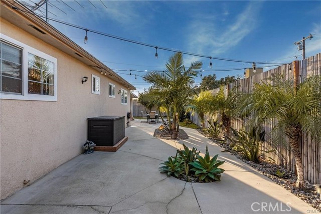 518 S Forest Avenue, Santa Ana CA: https://media.crmls.org/medias/2aef9dee-06e0-4ed6-9dd9-ce1c611dfe46.jpg
