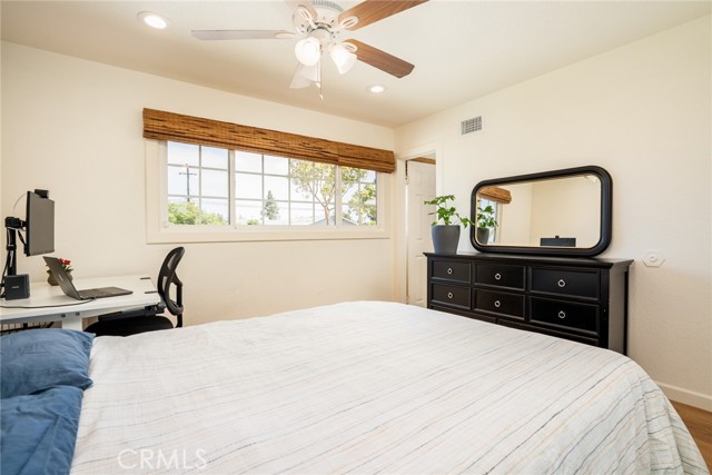 5272 Caliente Drive, Huntington Beach CA: https://media.crmls.org/medias/2af020a5-86f1-4a17-b1ca-b0bad22b37d2.jpg