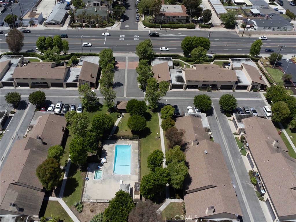 https://media.crmls.org/medias/2af0e73b-539f-4785-802d-9733c924cdd7.jpg?preset=X-Large