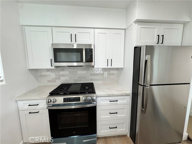 Detail Gallery Image 7 of 21 For 122 46th St #B,  Newport Beach,  CA 92663 - 3 Beds | 2 Baths