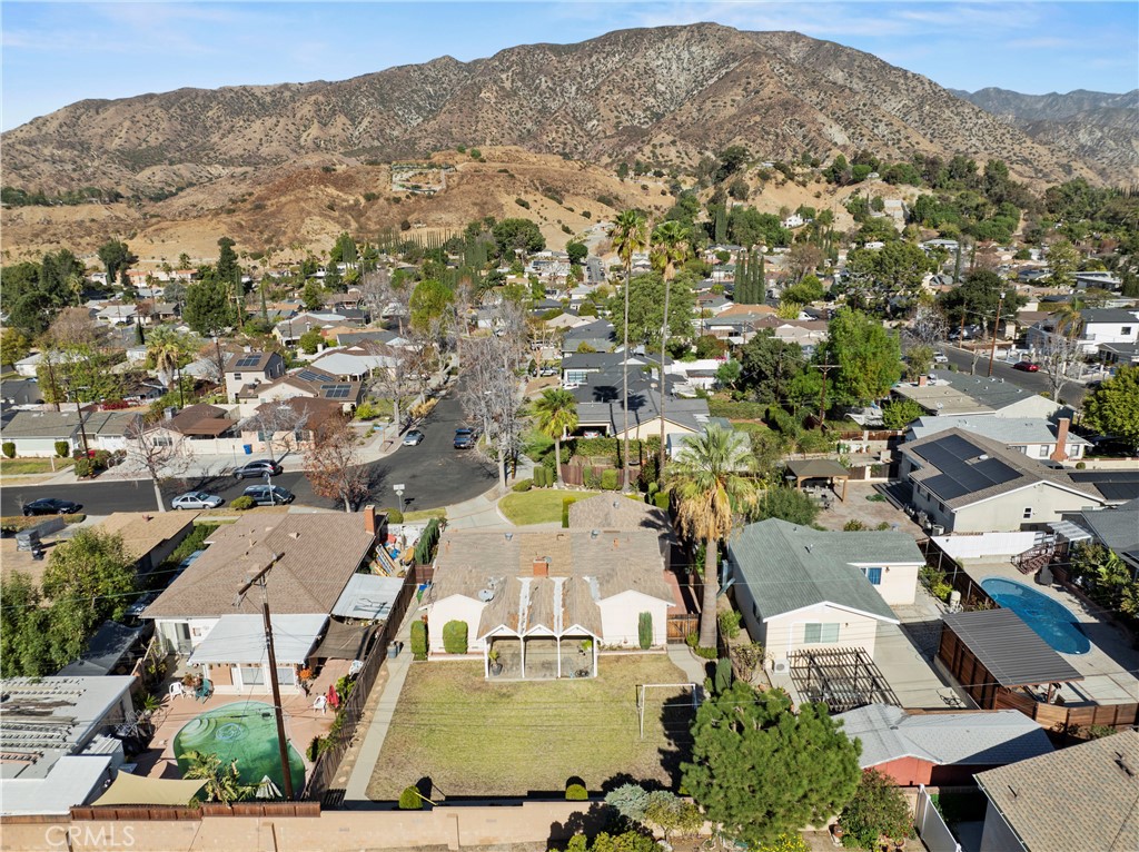 https://media.crmls.org/medias/2af1d4ca-d437-4eac-bcdc-e0045e85d774.jpg?preset=X-Large