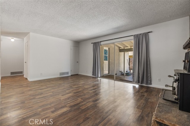 1920 E Orangeburg Avenue, Modesto CA: https://media.crmls.org/medias/2af2bace-4b35-442b-a457-e7a6b6152386.jpg