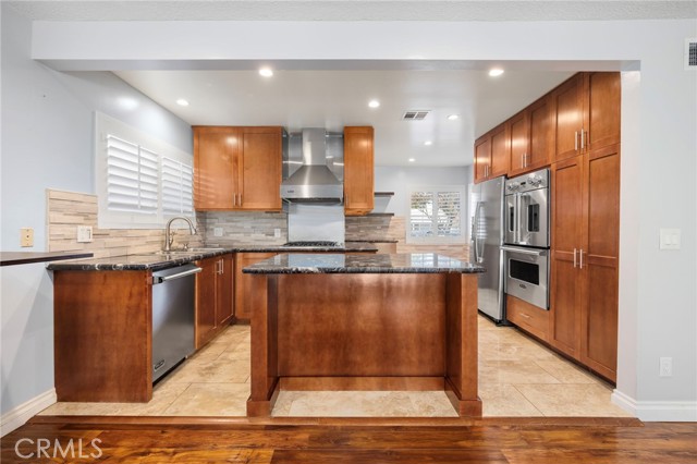 Detail Gallery Image 7 of 24 For 9813 Rhea, Northridge,  CA 91324 - 4 Beds | 2 Baths